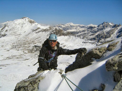 Rochers de Cornus (52).jpg - Flo arrivant sur l'arte
